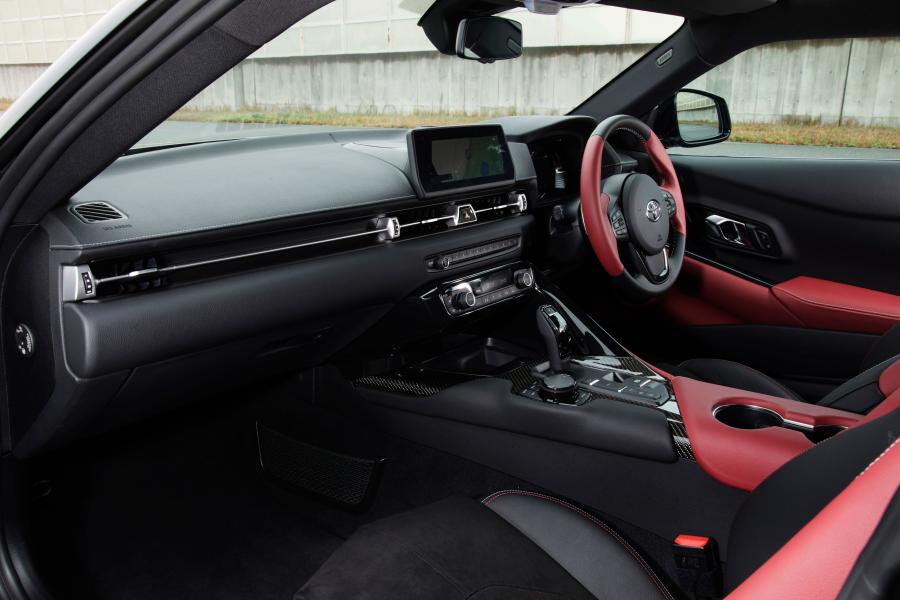 Интерьер Toyota GR Supra (A90) 2019 года  (JP) (фото 9 из 39)